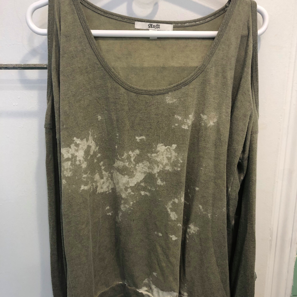 Shoulder cut out long sleeve